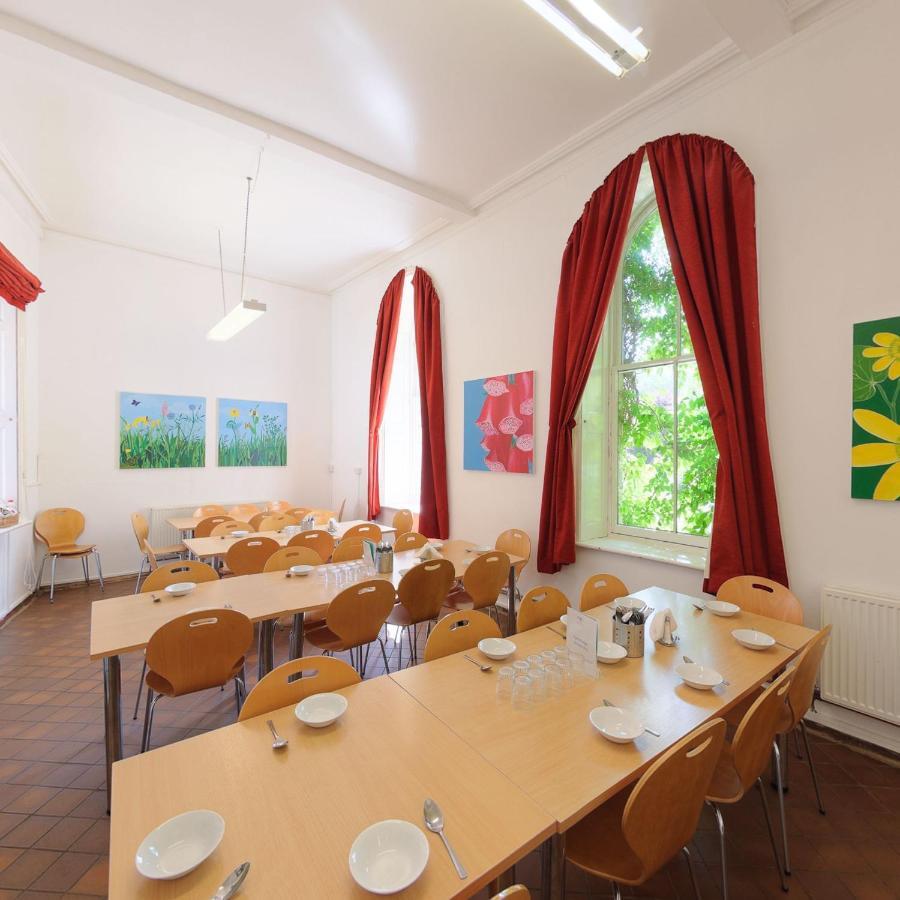 Fsc Juniper Hall Hostel 米克勒姆 外观 照片